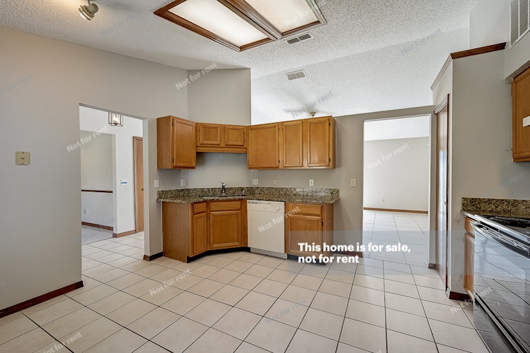 Photo 21 of 32 - 8460 Rockridge Dr, Jacksonville, FL 32244