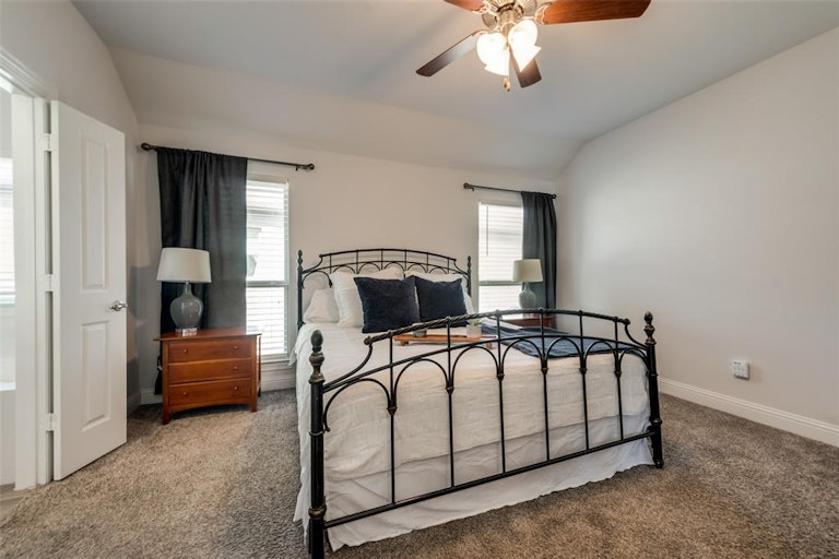 Photo 13 of 39 - 11121 Cobalt Dr, Aubrey, TX 76227