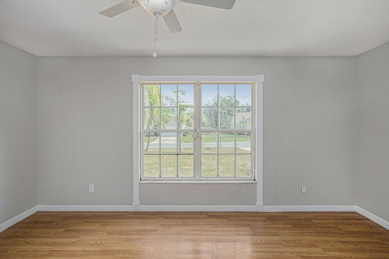 Photo 8 of 15 - 304 Arrowroot Rd, Eagle Lake, FL 33839