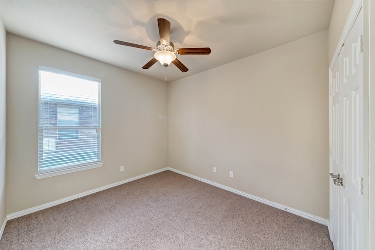 Photo 22 of 31 - 808 W Bend Blvd, Burleson, TX 76028