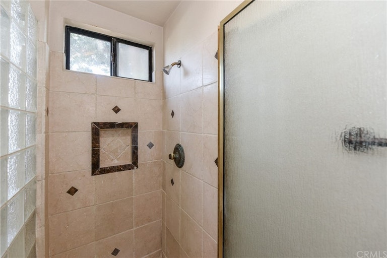 Photo 28 of 46 - 184 Cannon Rd, Riverside, CA 92506