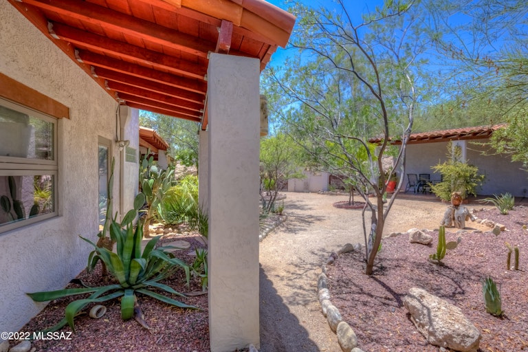Photo 29 of 50 - 171 E Yvon Dr, Tucson, AZ 85704