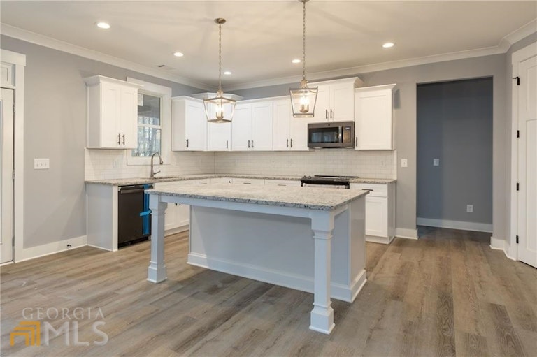 Photo 9 of 28 - 5504 Lakeview Pkwy, Villa Rica, GA 30180