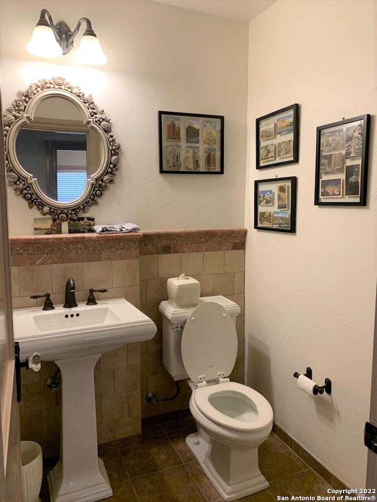 Photo 11 of 25 - 306 Corona Ave, San Antonio, TX 78209