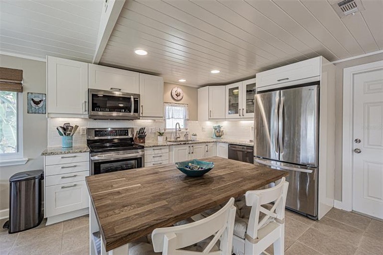 Photo 9 of 38 - 15536 Century Dr, Hudson, FL 34667