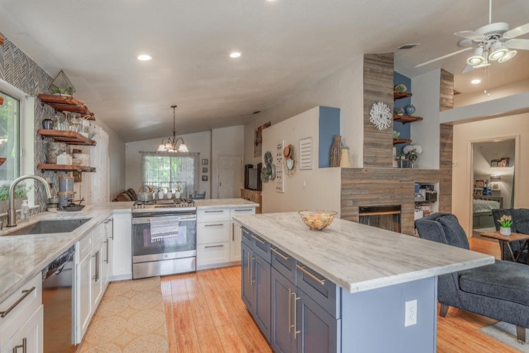 Photo 4 of 28 - 9438 Village Tree Dr, Elk Grove, CA 95758