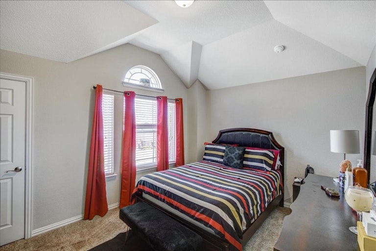 Photo 35 of 40 - 6413 Glenwick Dr, Fort Worth, TX 76123