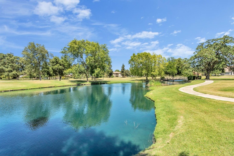 Photo 31 of 35 - 350 Westlake Dr, West Sacramento, CA 95605