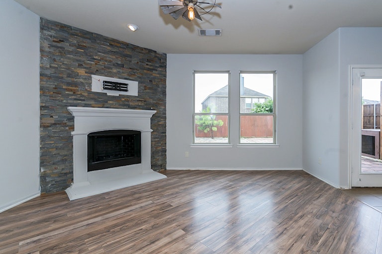 Photo 11 of 27 - 8720 Sierra Trl, Crossroads, TX 76227