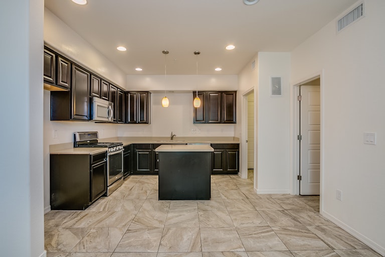 Photo 3 of 25 - 5550 N 16th St #162, Phoenix, AZ 85016