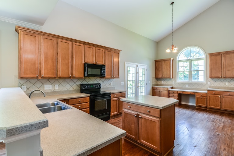 Photo 4 of 20 - 11905 Sycamore Grove Ln, Raleigh, NC 27614