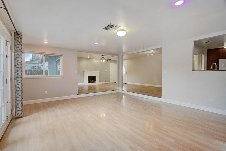 Photo 17 of 32 - 8146 Lichen Dr, Citrus Heights, CA 95621