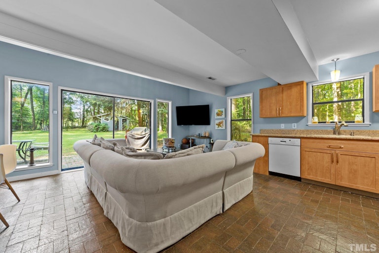 Photo 20 of 36 - 317 Stony Hill Rd, Chapel Hill, NC 27516