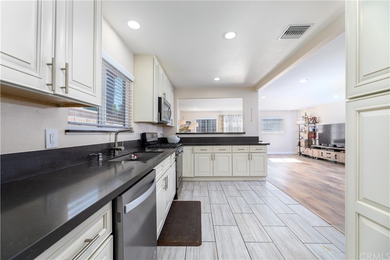 Photo 6 of 10 - 1524 Ybarra Dr, Rowland Heights, CA 91748
