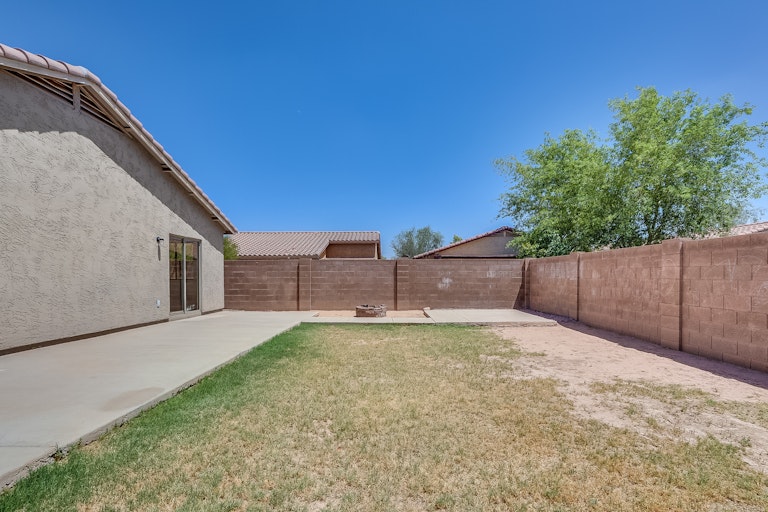 Photo 5 of 18 - 8015 W Pioneer St, Phoenix, AZ 85043