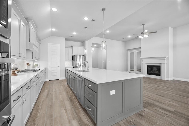 Photo 10 of 38 - 28810 Creekside Bend Dr, Fulshear, TX 77441