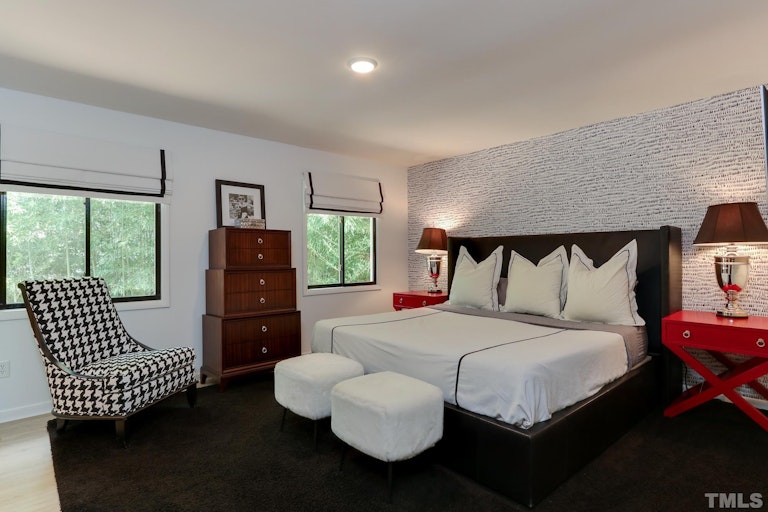 Photo 17 of 29 - 3016 Sylvania Dr, Raleigh, NC 27607