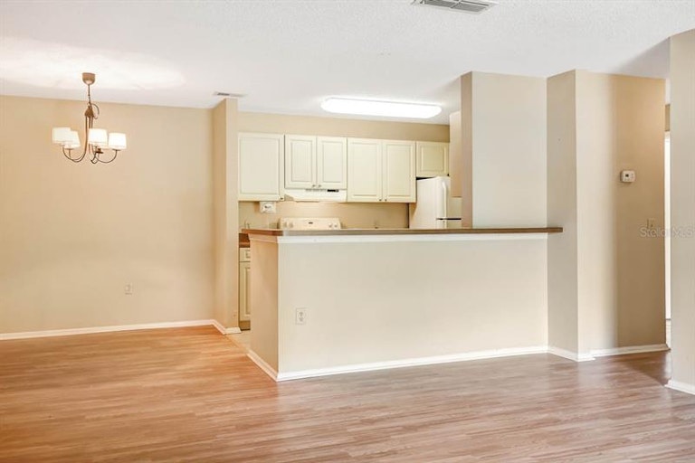Photo 7 of 15 - 9481 Highland Oak Dr #907, Tampa, FL 33647