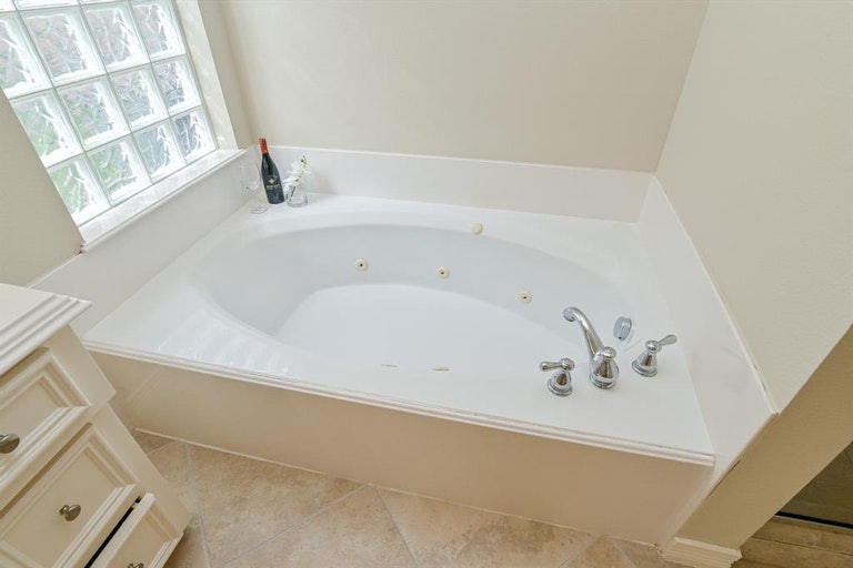 Photo 21 of 45 - 2606 Cottage Creek Ct, Pearland, TX 77584