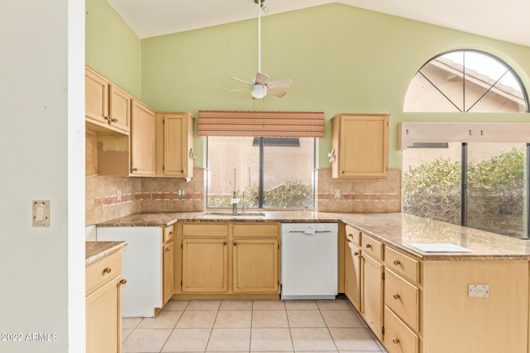 Photo 15 of 41 - 5691 S Palo Blanco Dr, Gold Canyon, AZ 85118
