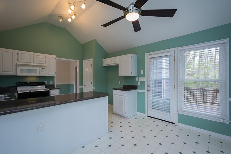 Photo 6 of 30 - 8604 Carolingian Ct, Raleigh, NC 27615
