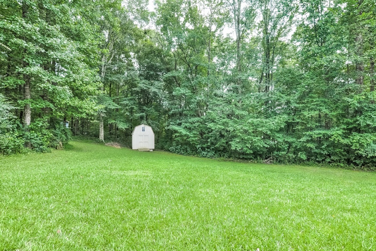 Photo 23 of 25 - 285 Trenburg Pl, Clayton, NC 27520