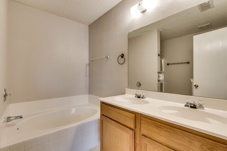 Photo 21 of 31 - 1312 Rambling Brook Trl, Denton, TX 76210