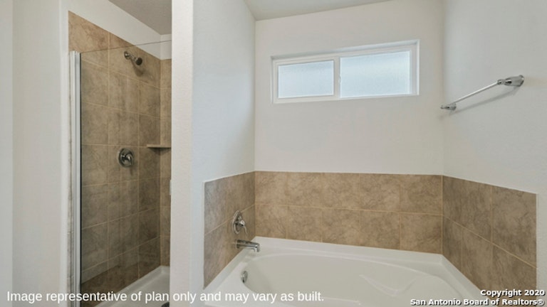 Photo 21 of 60 - 6831 Kingsley Edge, San Antonio, TX 78252