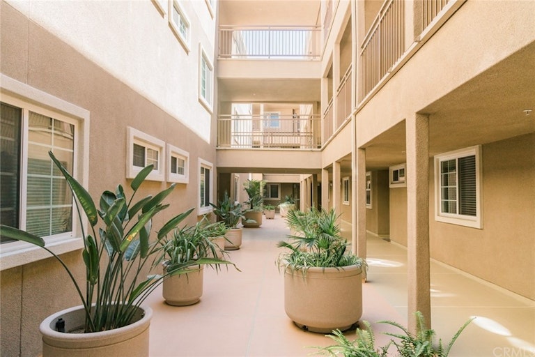 Photo 6 of 16 - 2750 Artesia Blvd #215, Redondo Beach, CA 90278