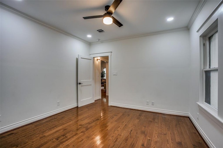 Photo 29 of 38 - 724 W Melwood St, Houston, TX 77009