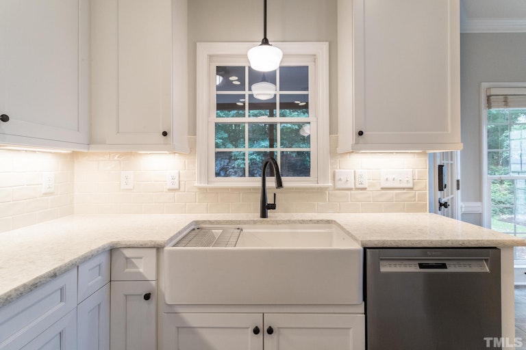 Photo 6 of 31 - 11305 Timbergrove Ln, Raleigh, NC 27614