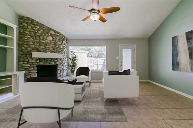 Photo 2 of 21 - 1801 Crooked Creek Ln, Pearland, TX 77581