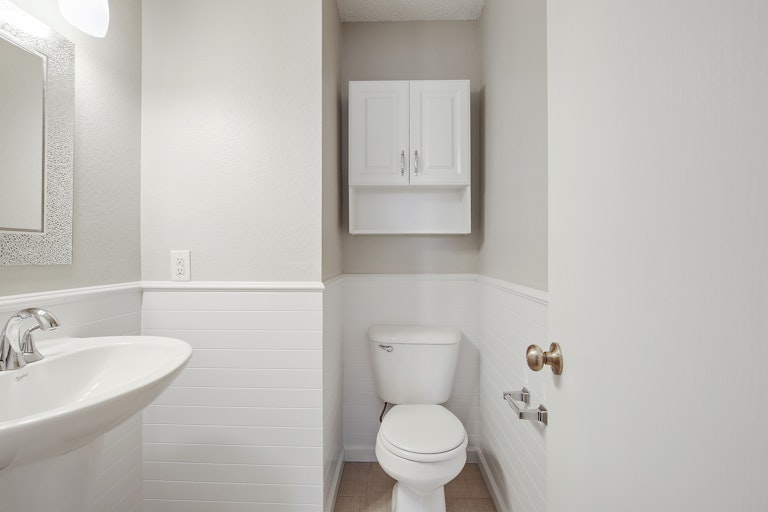 Photo 13 of 32 - 1300 Anna Lea Ln, Burleson, TX 76028