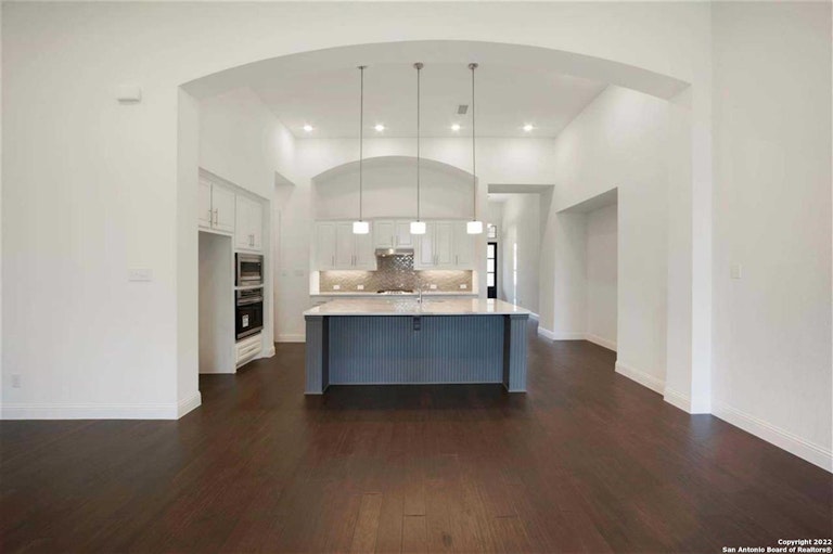 Photo 5 of 25 - 1915 Privet Rd, New Braunfels, TX 78132
