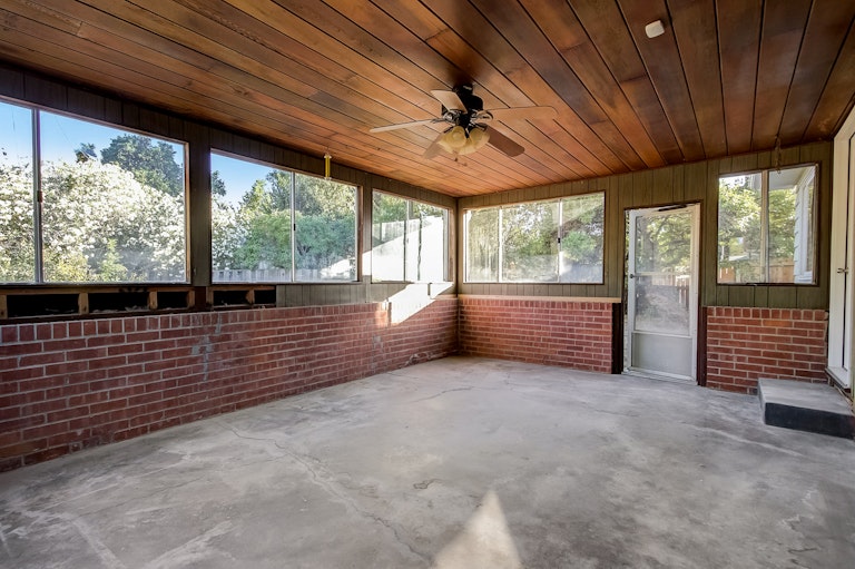 Photo 19 of 23 - 541 W D St S, Dixon, CA 95620
