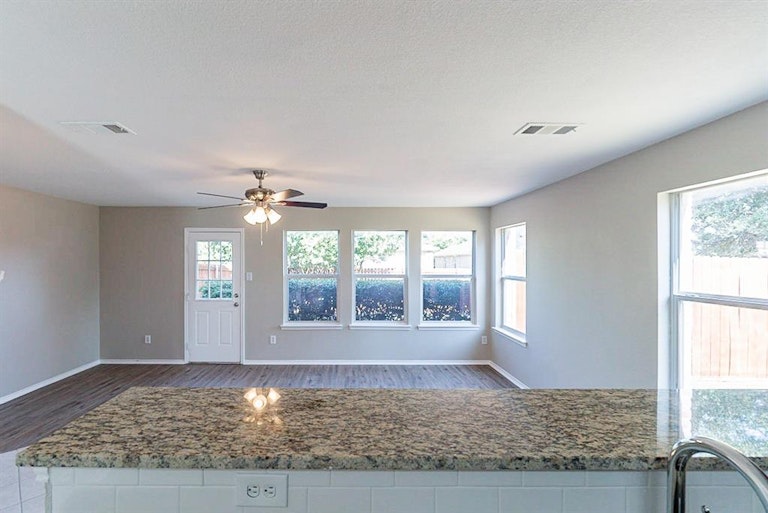 Photo 5 of 12 - 7969 Emilie Ln, Frisco, TX 75035