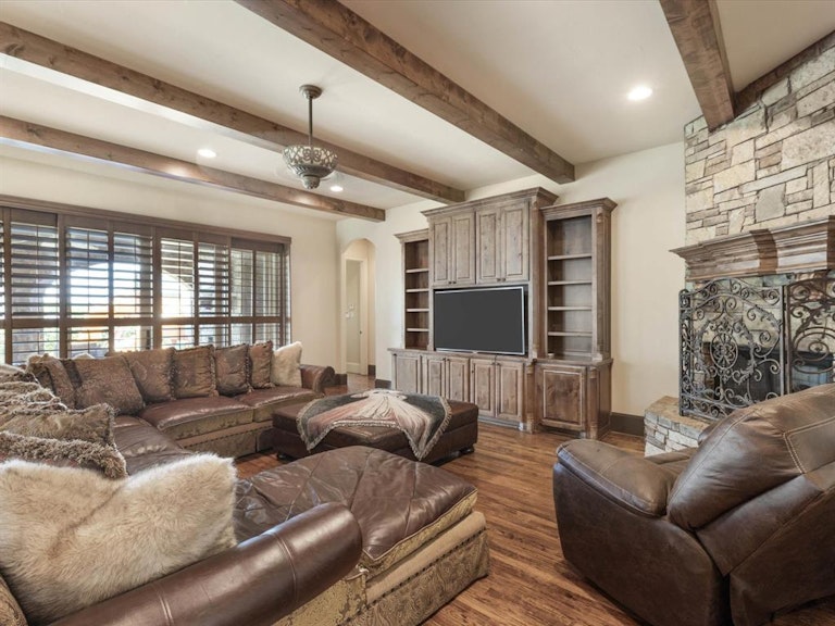Photo 4 of 30 - 4636 Sidonia Ct, Fort Worth, TX 76126