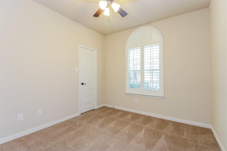 Photo 14 of 25 - 1629 Signature Dr, Weatherford, TX 76087
