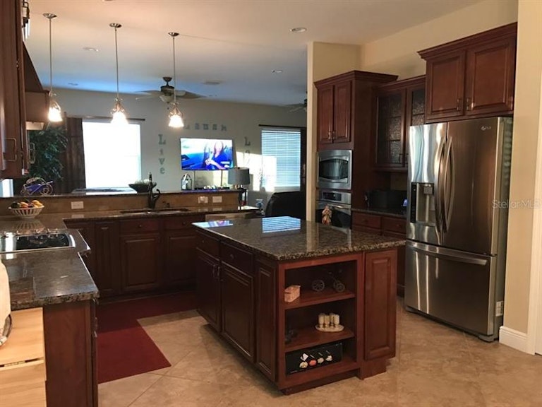 Photo 5 of 25 - 6918 Silver Sage Cir, Tampa, FL 33634