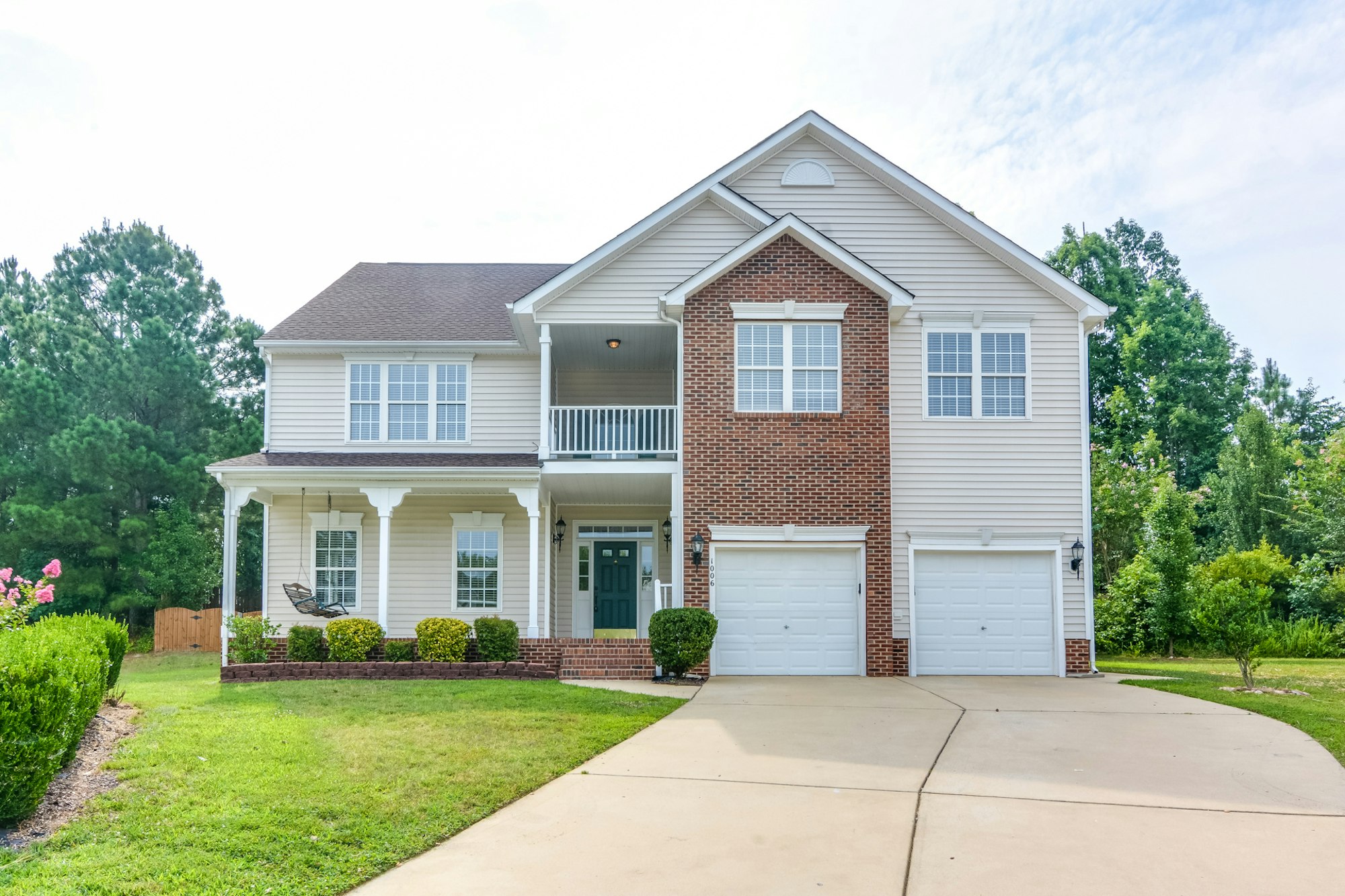 Photo 1 of 21 - 1006 Cantrell Ln, Apex, NC 27502