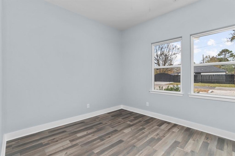 Photo 6 of 28 - 7321 Price St, Houston, TX 77088