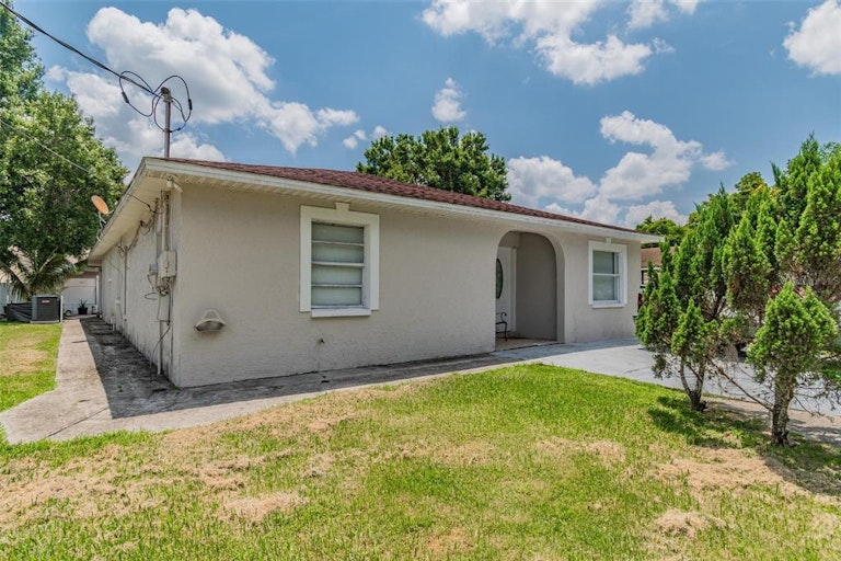 Photo 6 of 40 - 8107 N Lois Ave, Tampa, FL 33614