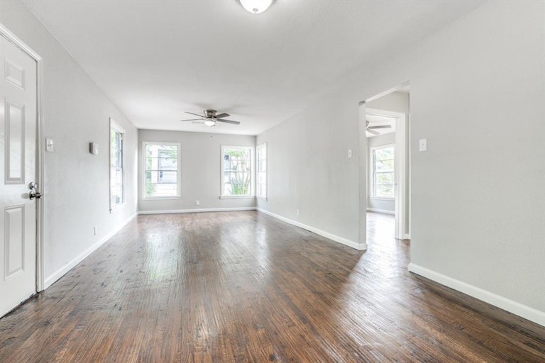 Photo 5 of 17 - 606 Tamara Ln, Grand Prairie, TX 75051