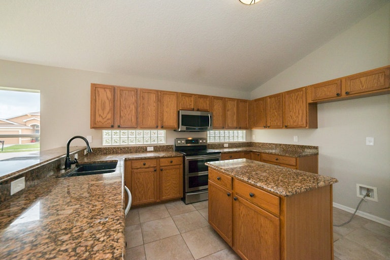 Photo 6 of 20 - 2545 Bobby Lee Ln, Saint Cloud, FL 34772
