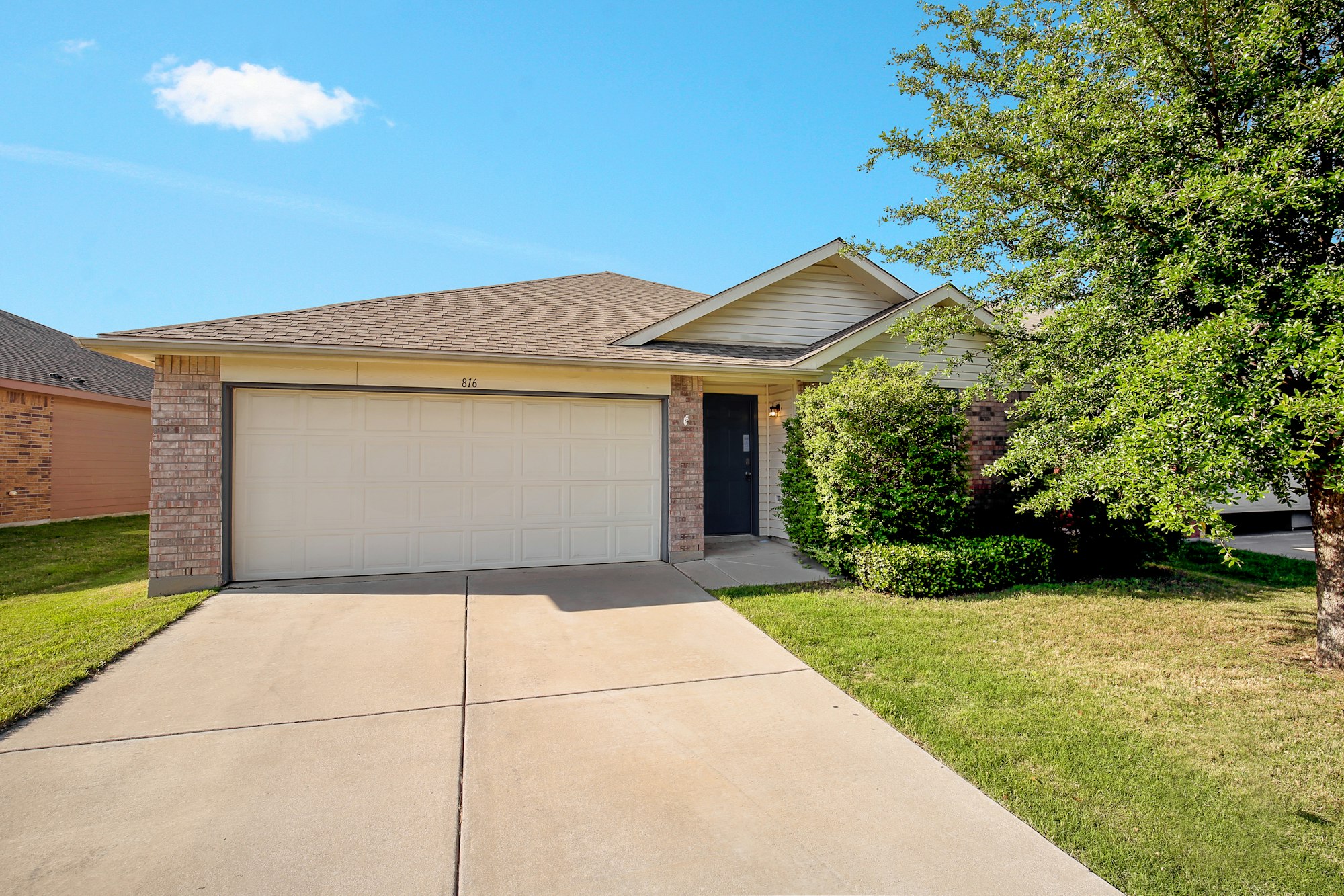Photo 1 of 29 - 816 San Miguel Trl, Haslet, TX 76052
