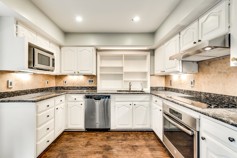 Photo 5 of 30 - 3421 Castle Rock Ln, Garland, TX 75044