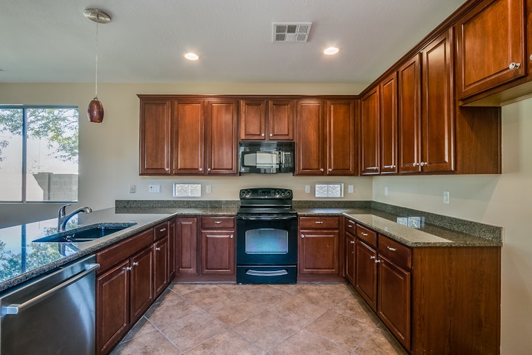 Photo 6 of 28 - 5415 W Red Bird Rd, Phoenix, AZ 85083