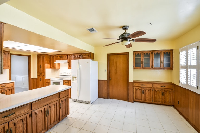Photo 6 of 25 - 5801 Winterhaven Dr, Windcrest, TX 78239