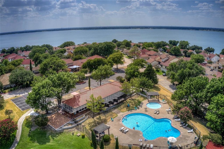 Photo 37 of 39 - 2914 Starboard Dr, Rockwall, TX 75087