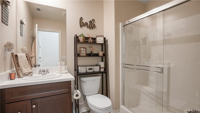 Photo 10 of 38 - 5408 Delaney Way, Fontana, CA 92336